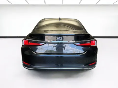 More photos of 2021 Lexus ES 300h at STG Montclair, CA