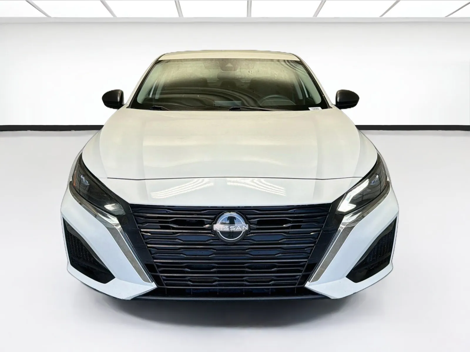 Nissan Altima photo 2