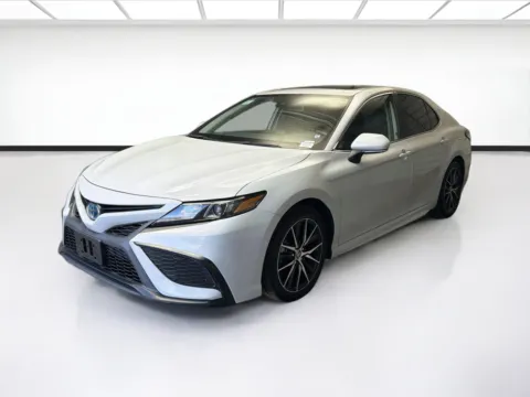 White 2024 Toyota Camry Hybrid SE for sale in Montclair, CA