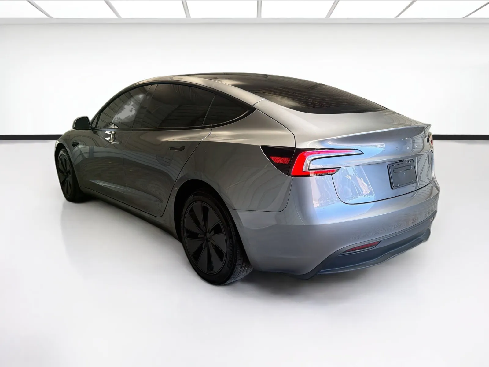 Tesla Model 3 photo 6