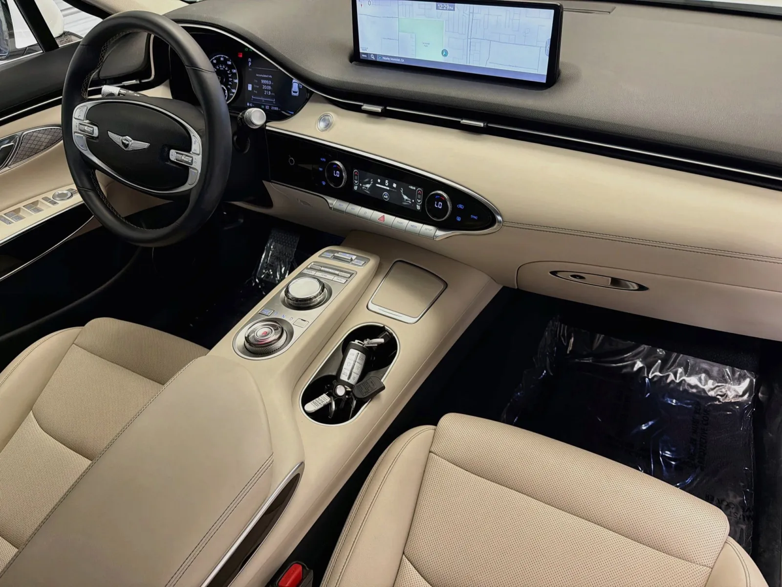 Genesis GV70 photo 12