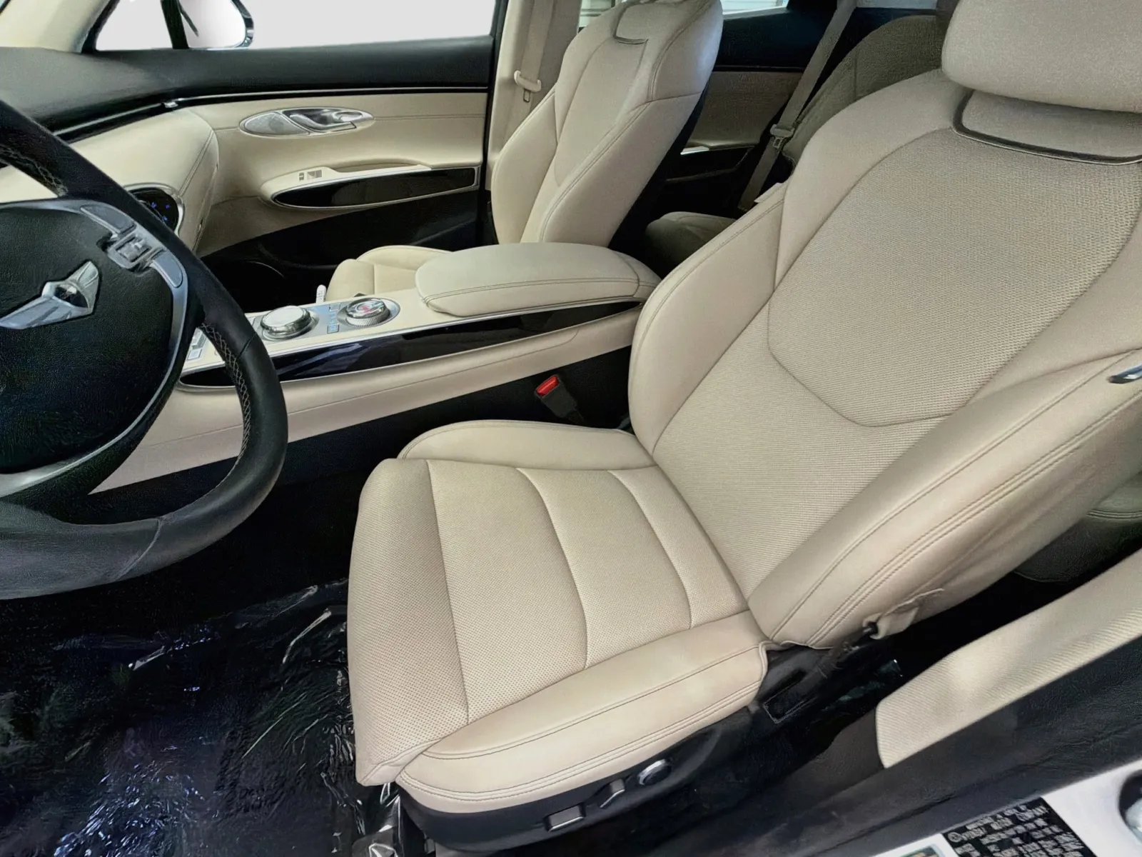 Genesis GV70 photo 11