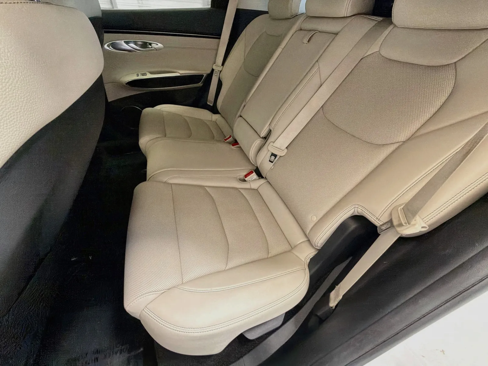 Genesis GV70 photo 13