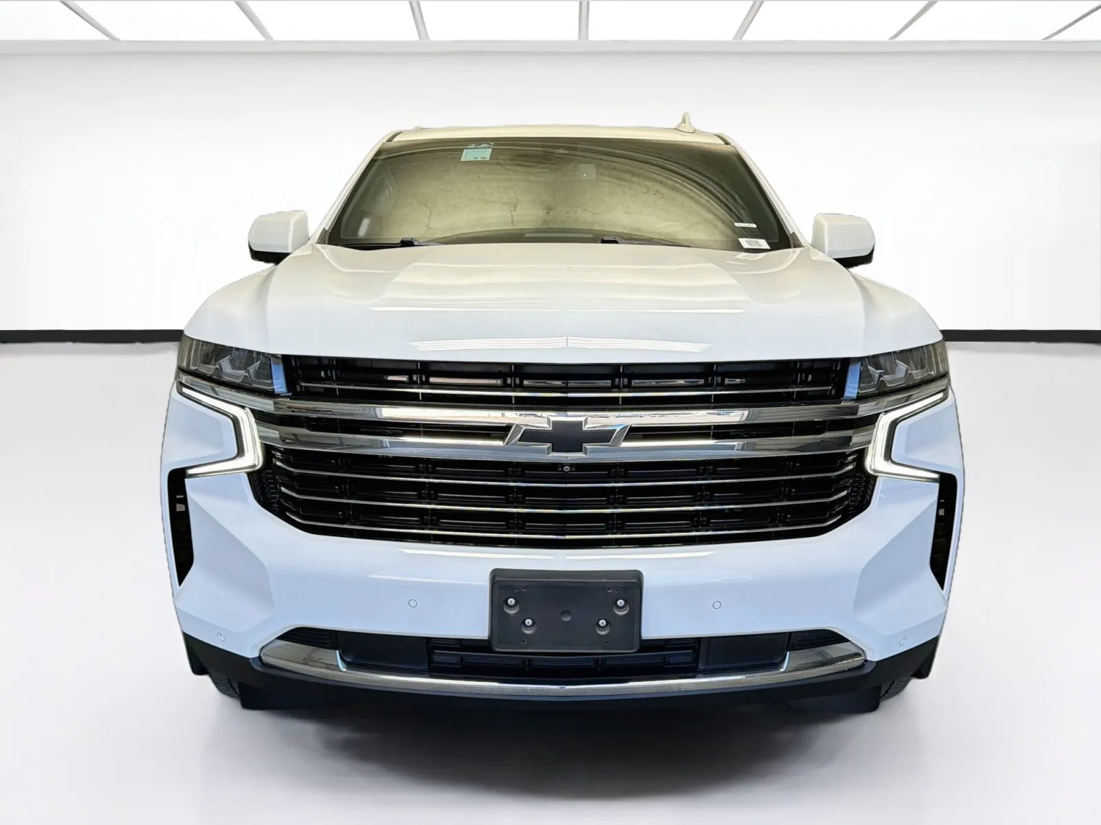 Chevrolet Suburban photo 2