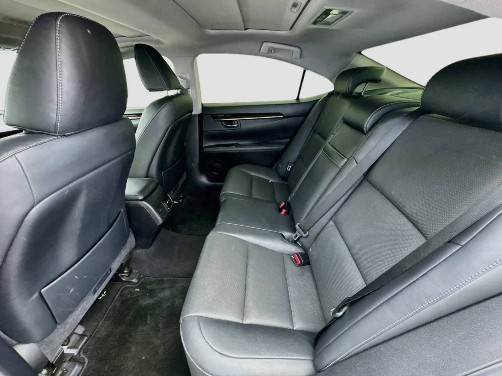 Lexus ES photo 16
