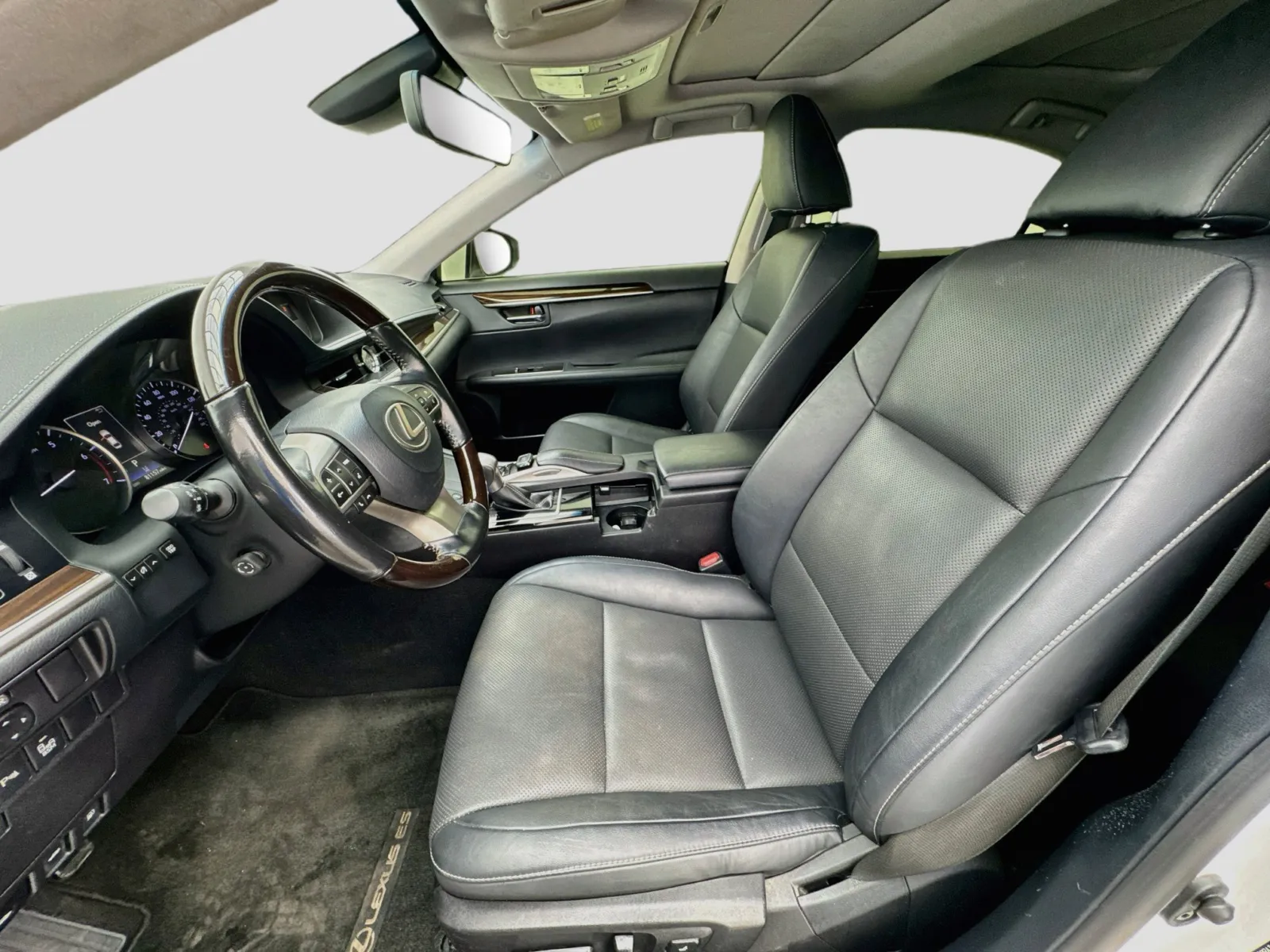 Lexus ES photo 13