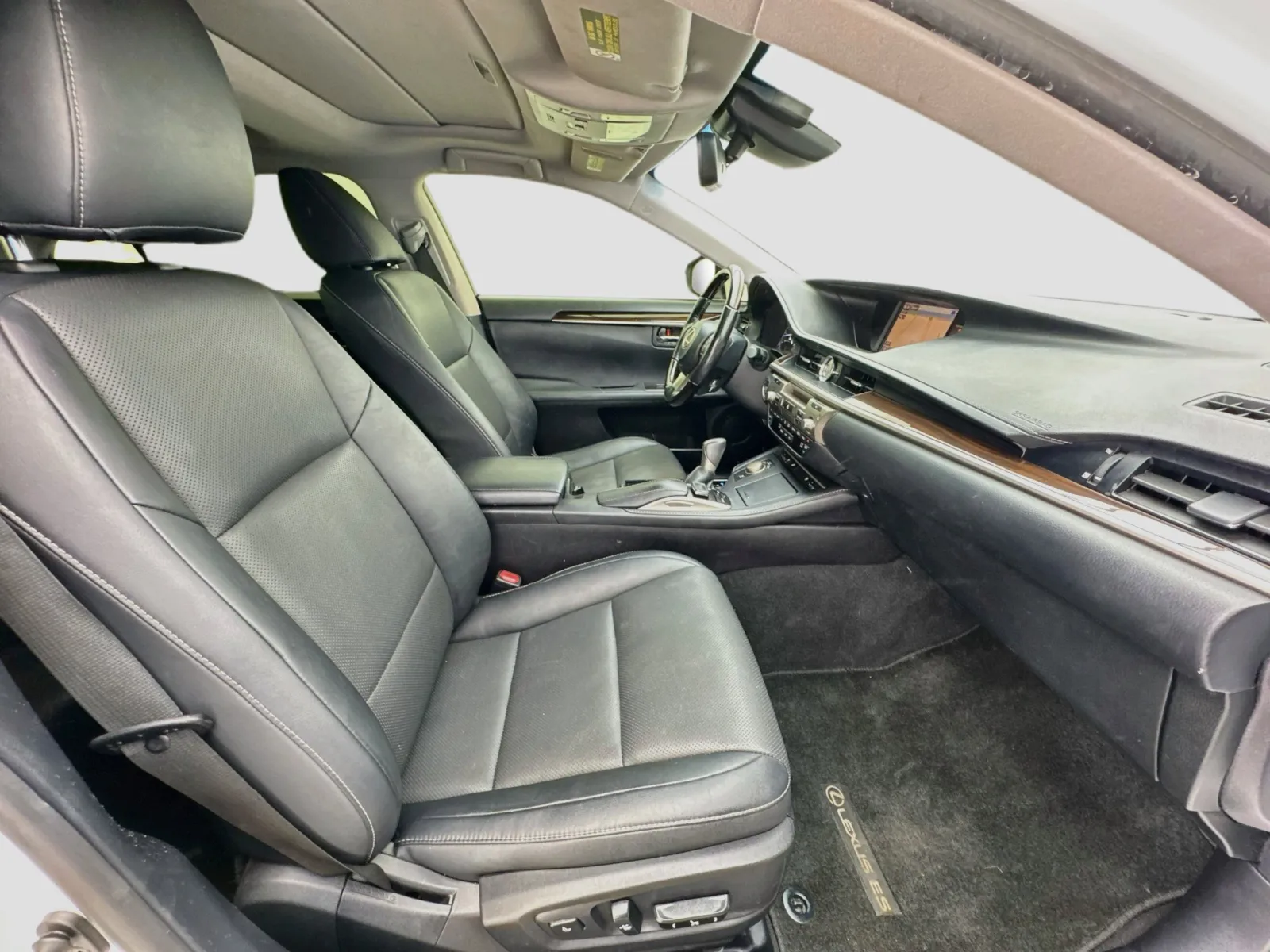 Lexus ES photo 19