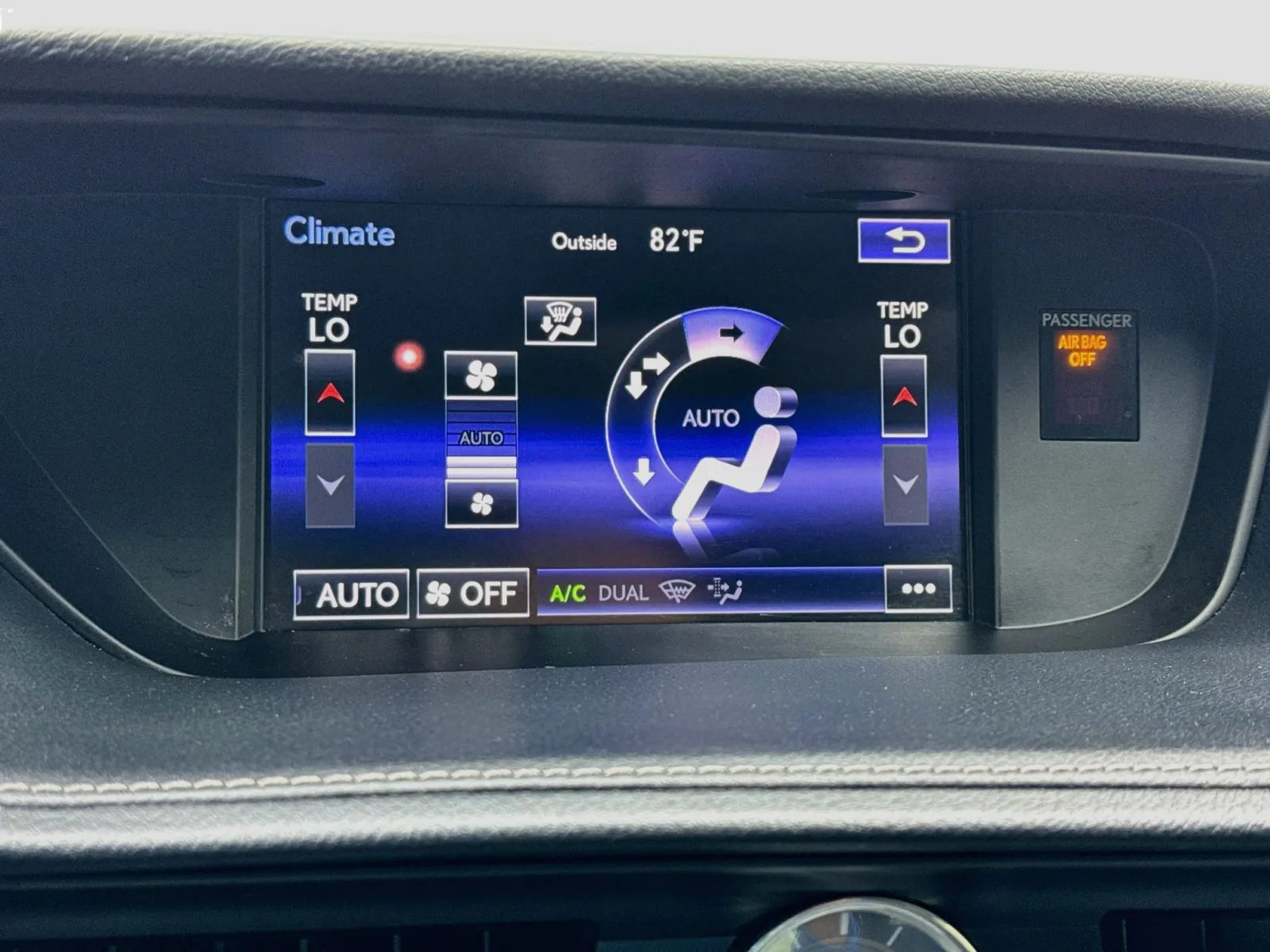 Lexus ES photo 12