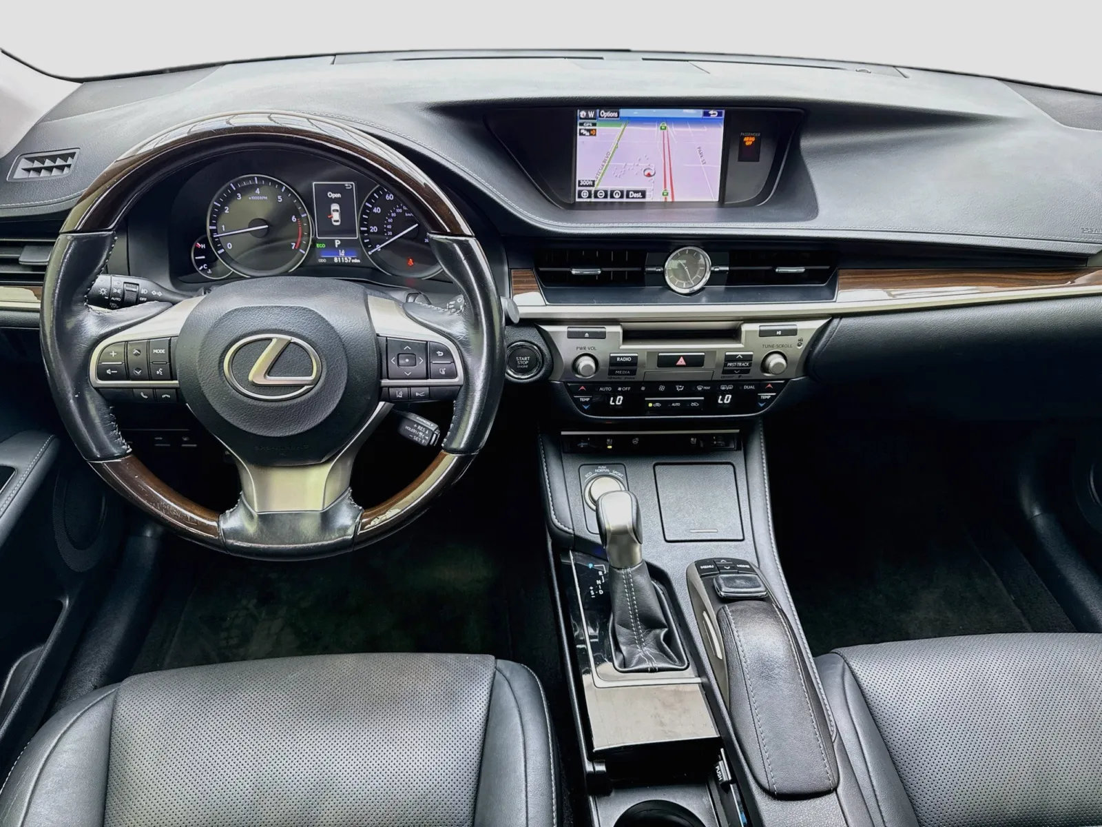 Lexus ES photo 15