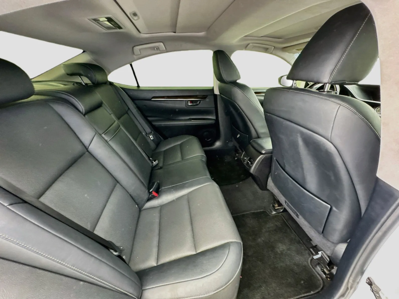 Lexus ES photo 18