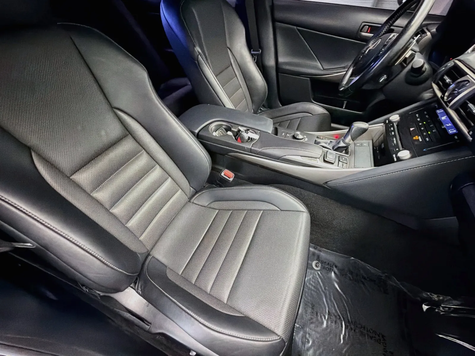 Lexus IS photo 15