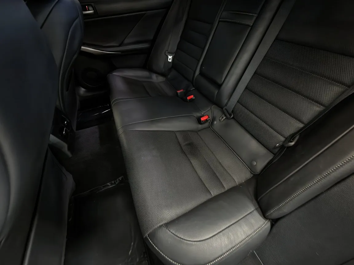 Lexus IS photo 13