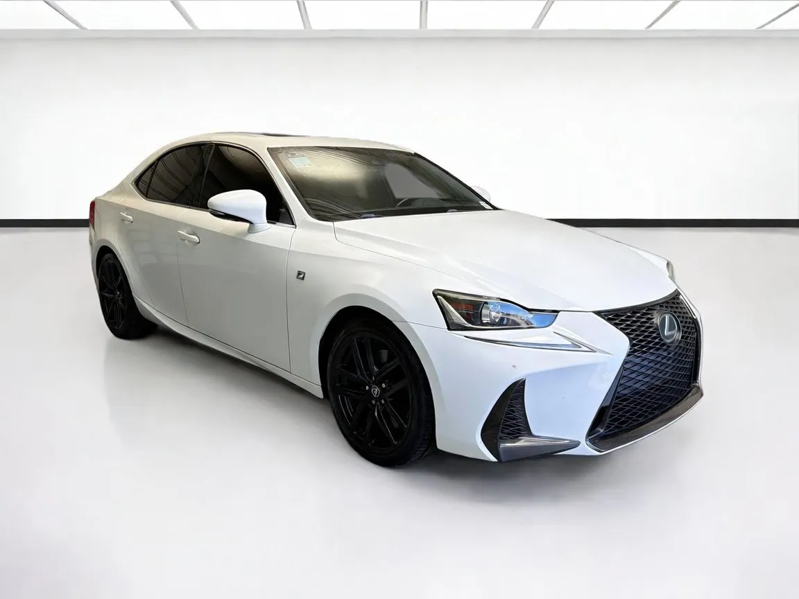 Lexus IS photo 3