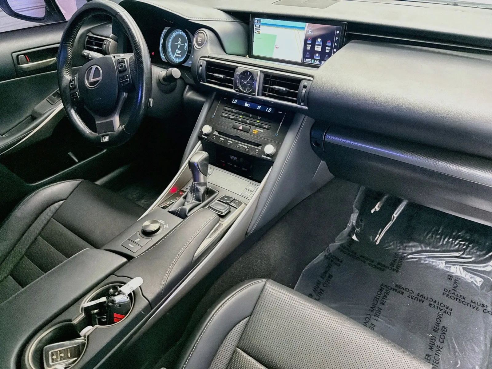 Lexus IS photo 12