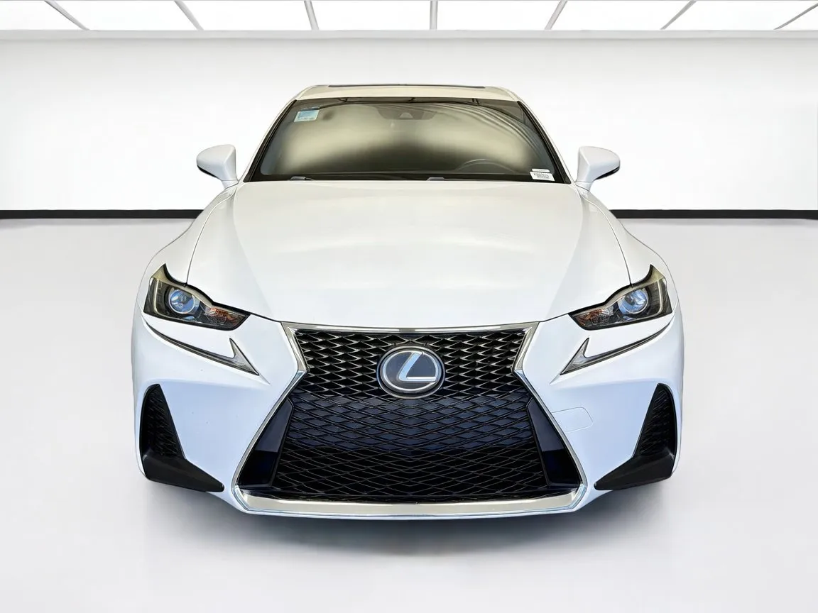 Lexus IS photo 2