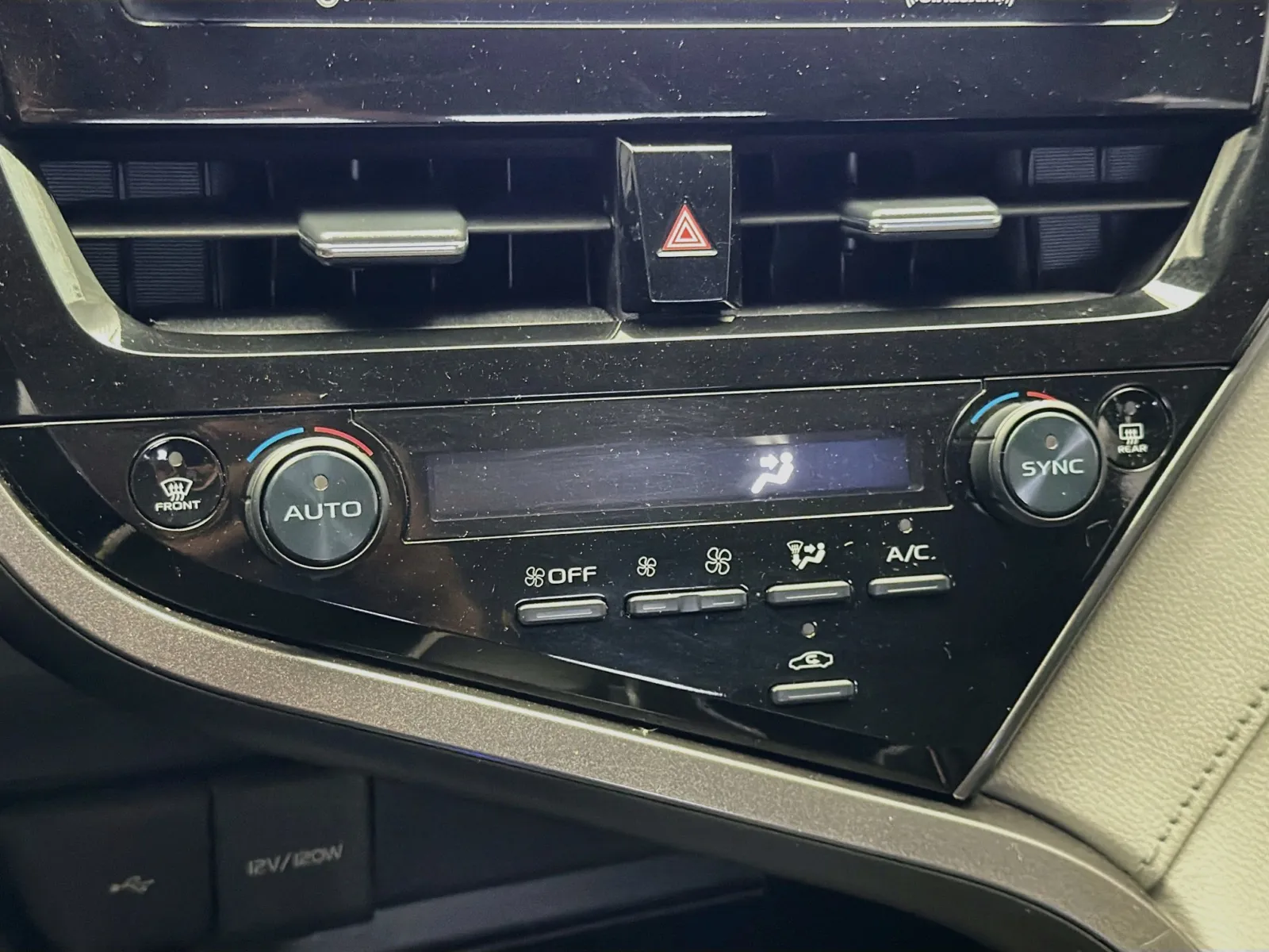 Toyota Camry photo 10