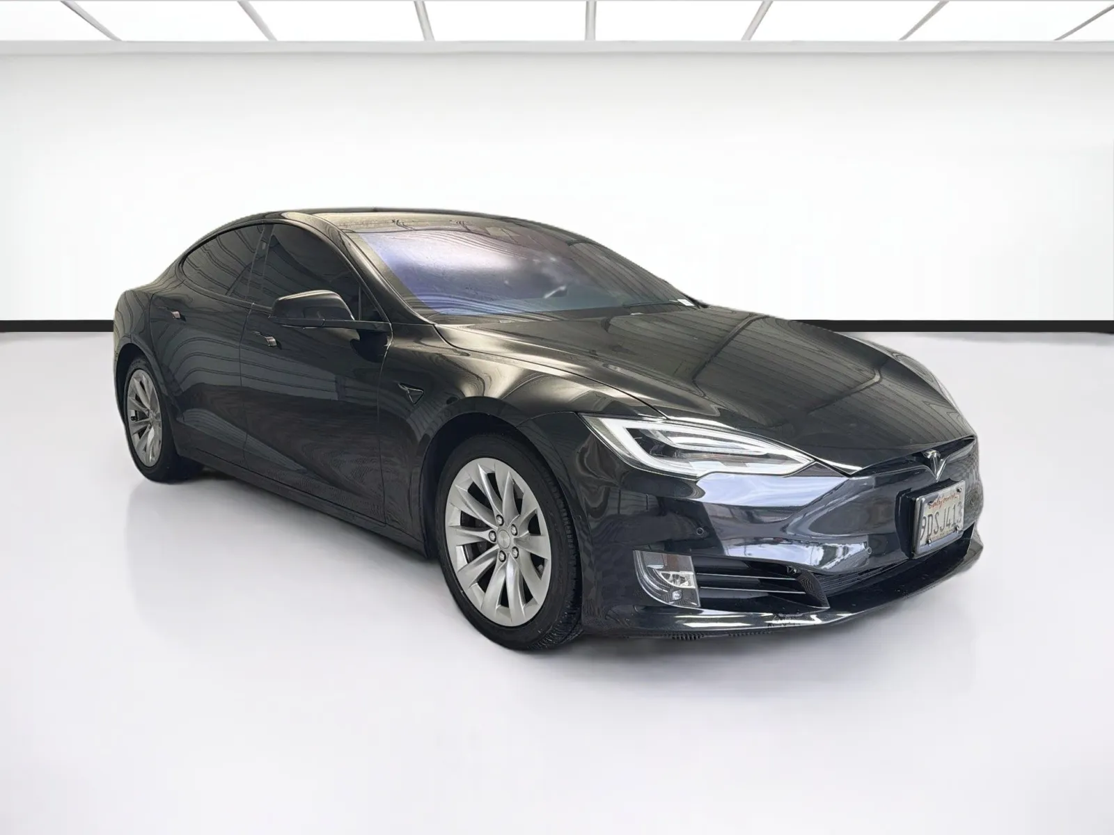Tesla Model S photo 3