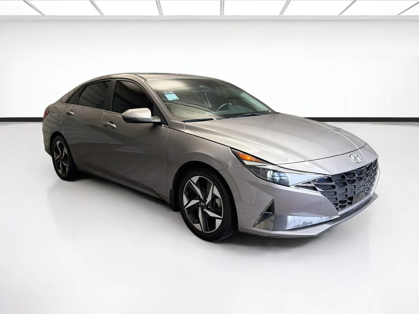 Hyundai Elantra photo 3