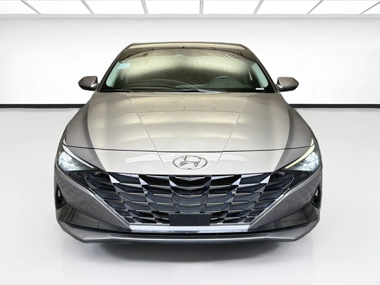 Hyundai Elantra photo 2