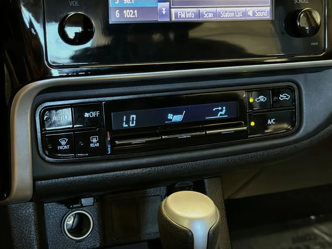 Toyota Corolla photo 10