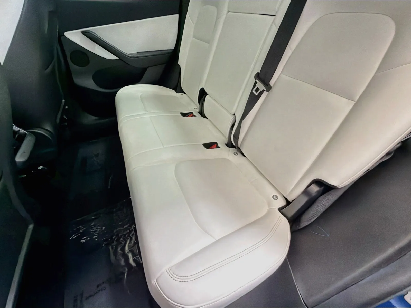 Tesla Model Y photo 11