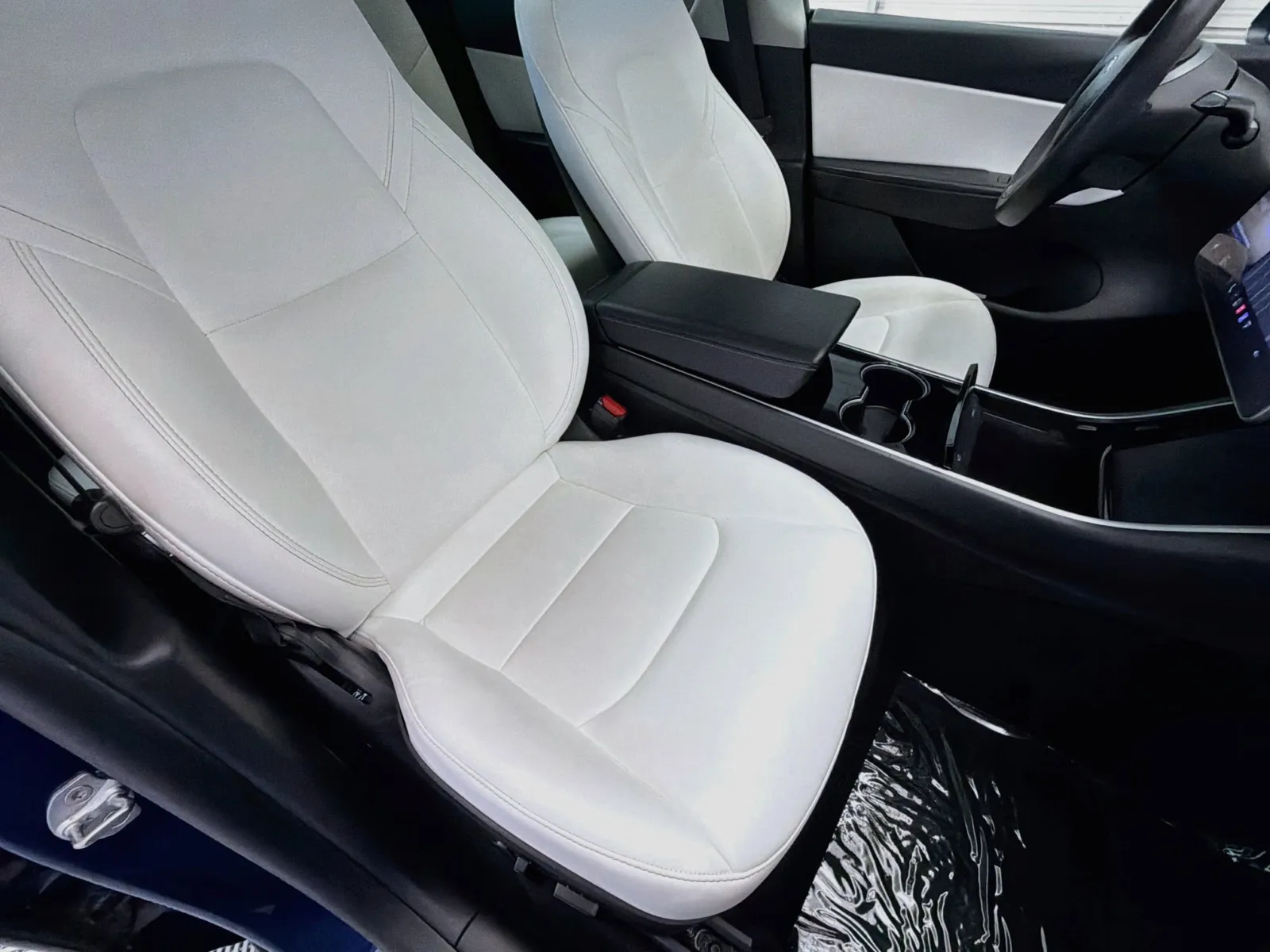 Tesla Model Y photo 13
