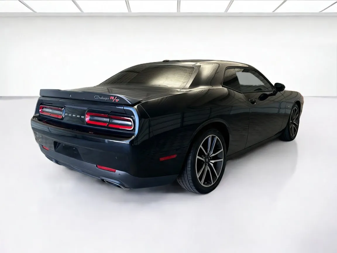 Dodge Challenger photo 4