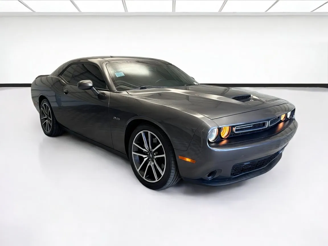 Dodge Challenger photo 3
