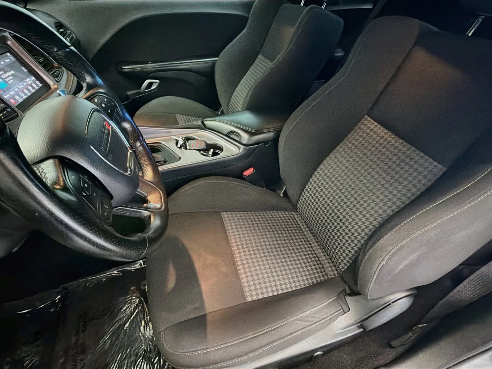 Dodge Challenger photo 11
