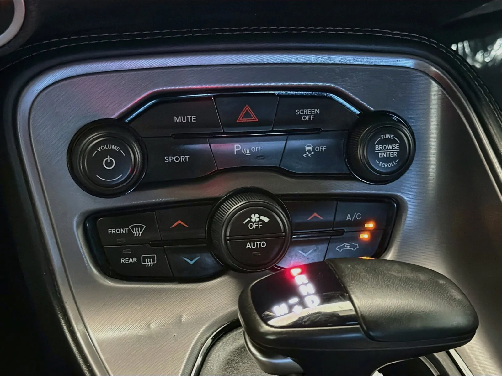 Dodge Challenger photo 10