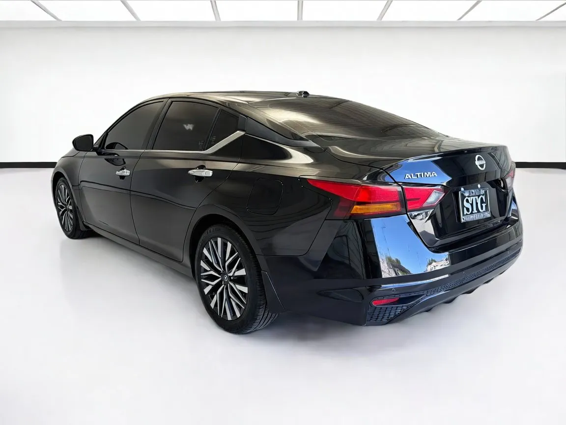 Nissan Altima photo 6