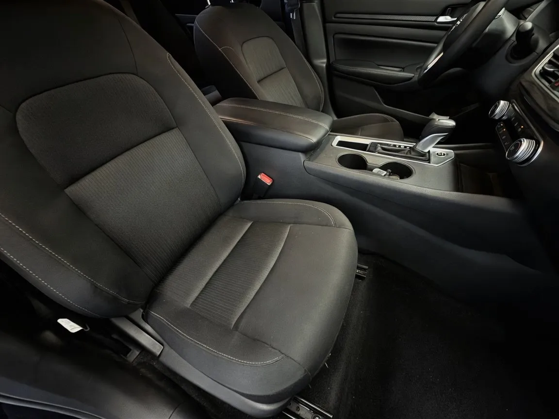 Nissan Altima photo 15