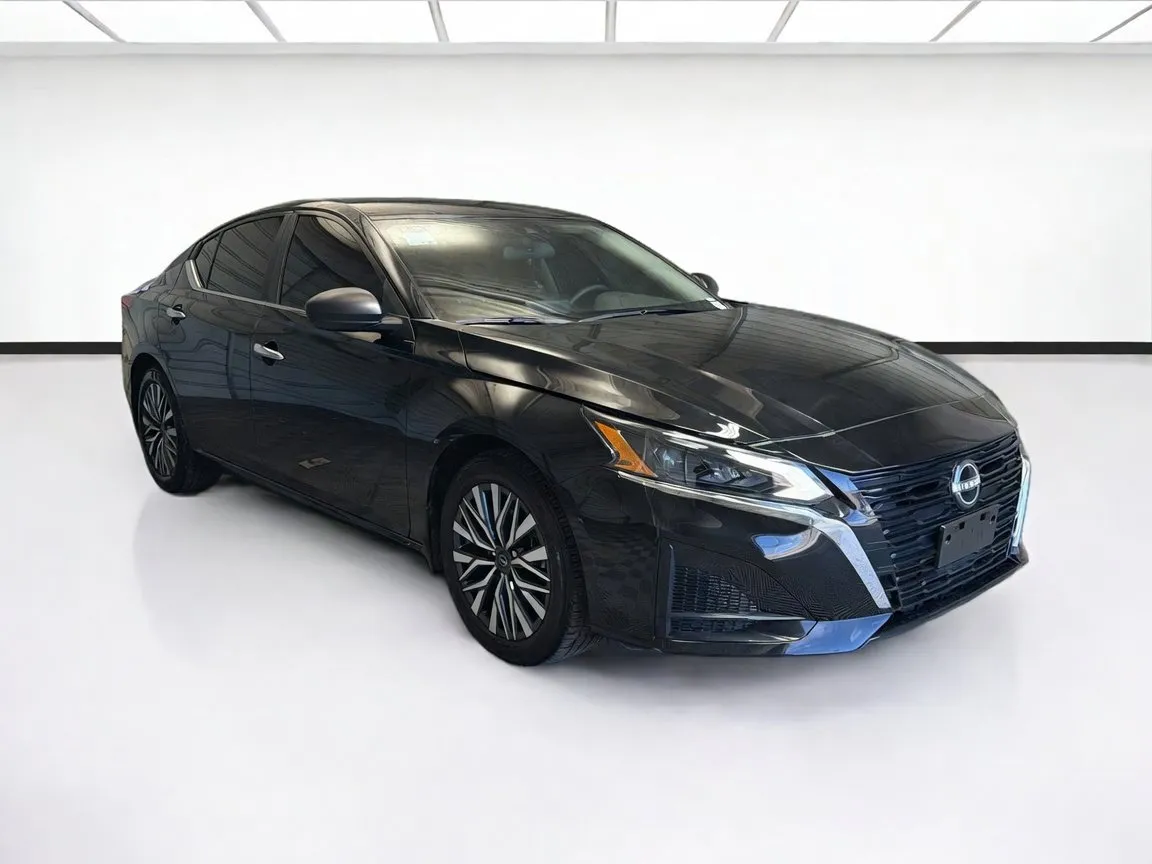 Nissan Altima photo 3