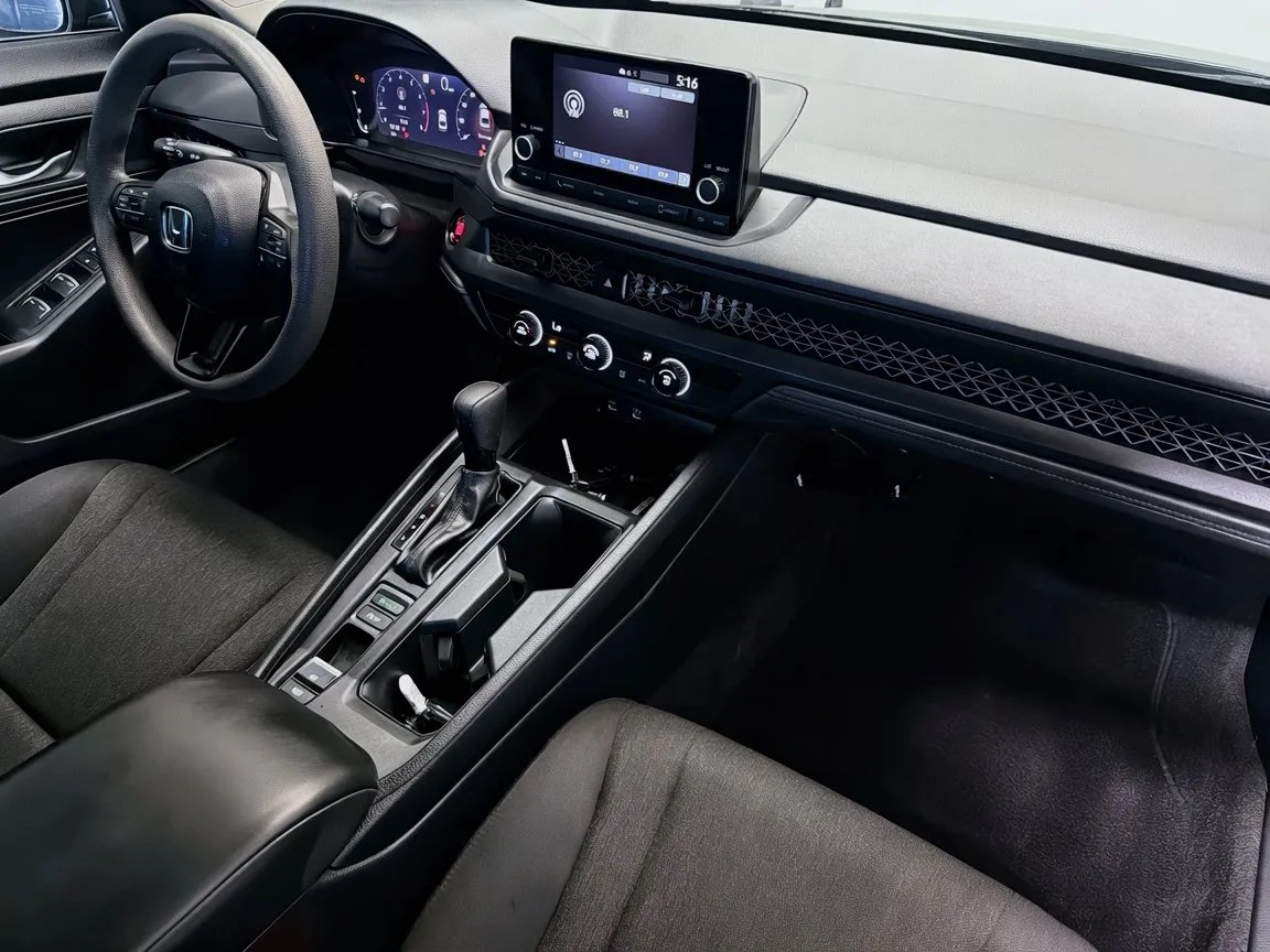 Honda Accord photo 12