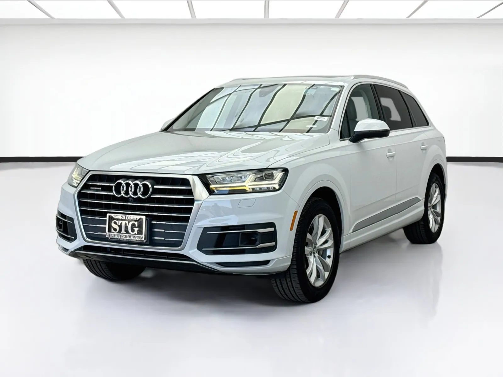 White 2017 Audi Q7 Premium Plus for sale in Montclair, CA
