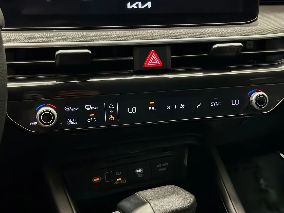 Kia K5 photo 10