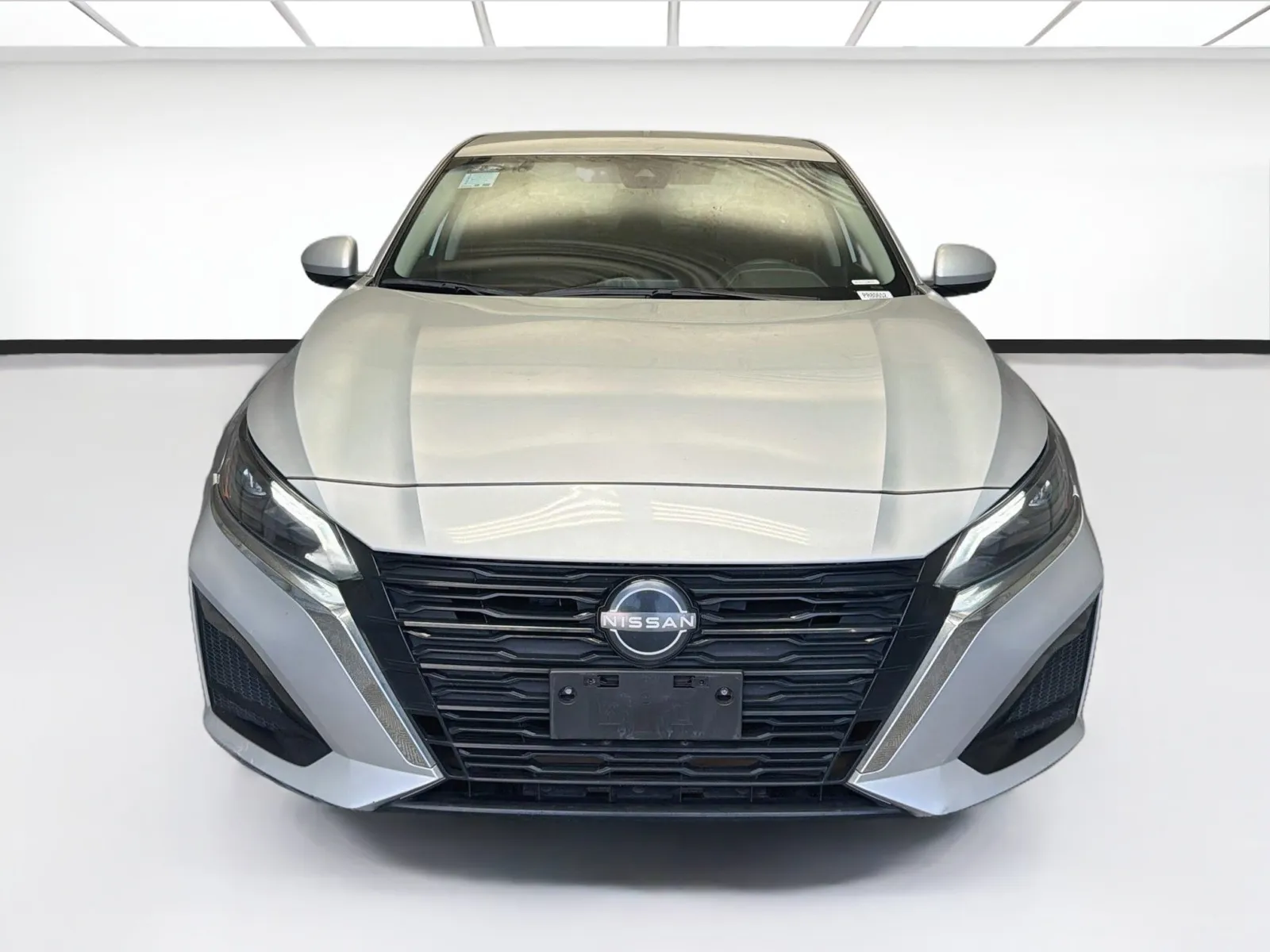 Nissan Altima photo 2