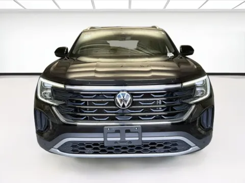 Photos of 2024 Volkswagen Atlas Cross Sport SE w/Tech for sale in Montclair, CA at STG Montclair