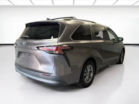 More photos of 2021 Toyota Sienna XLE at STG Montclair, CA