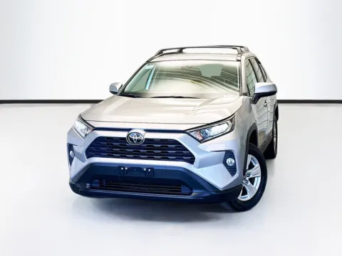タ*コ様 TOYOTA RAV4 フロントグリル シルバー Used 2021 Toyota RAV4 XLE for sale in Montclair, CA at STG Auto