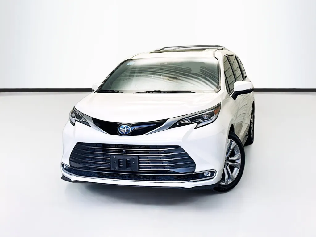 Used 2021 Toyota Sienna Platinum W/ENTERTAINMENT PACKAGE 7