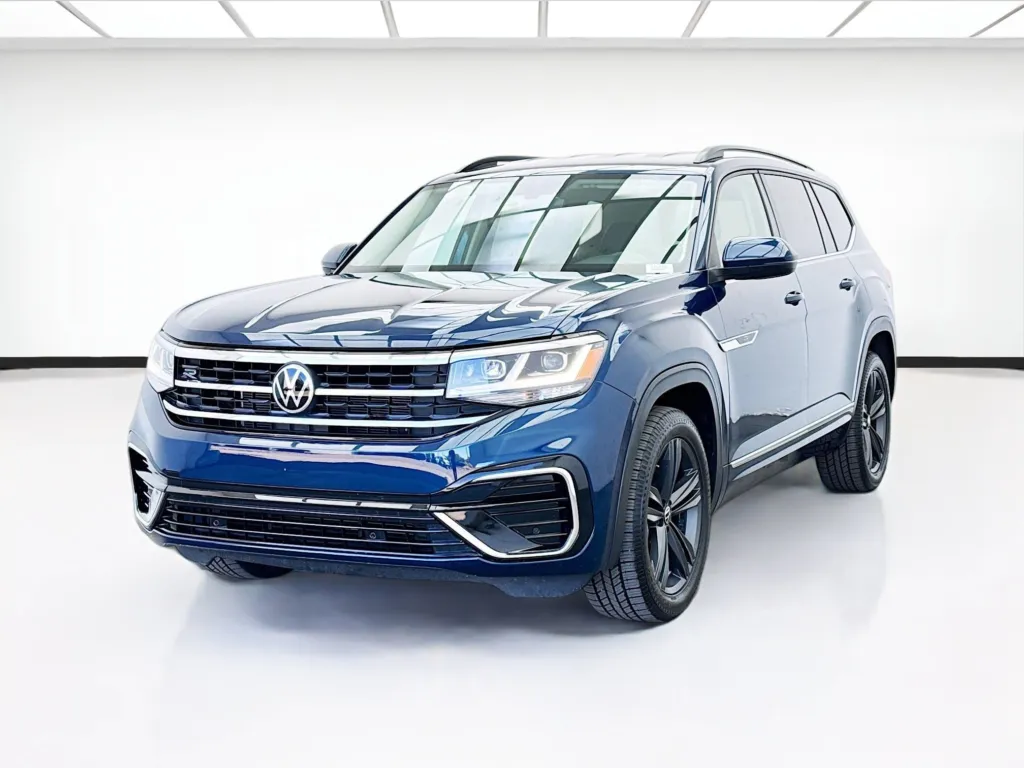 2021 Volkswagen Atlas 3.6L V6 SE w/Technology R-Line for sale in Montclair, CA