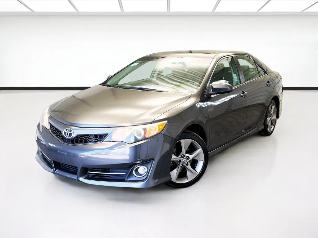 2013 Toyota Camry SE w/ Moonroof & Convenience PKG for sale in Montclair, CA