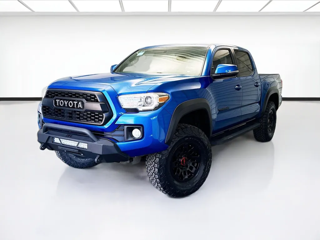 2017 Toyota Tacoma TRD Off-Road W/PREMIUM & TECHNOLOGY pACKAGE for sale in Montclair, CA