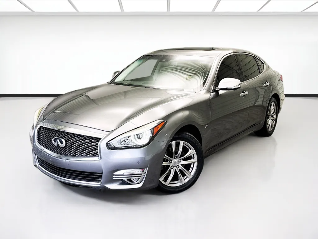 Used 2018 INFINITI Q70 3.7 LUXE for sale in Montclair, CA at STG