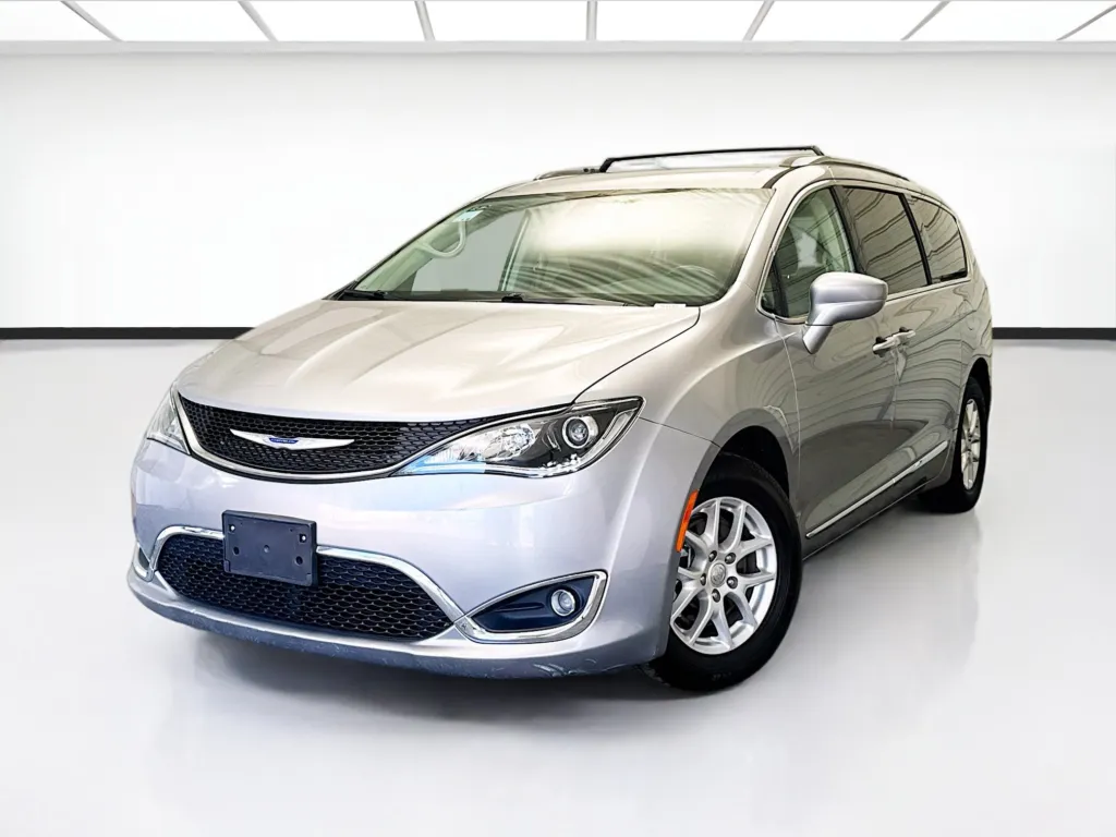 2020 Chrysler Pacifica Touring L for sale in Montclair, CA