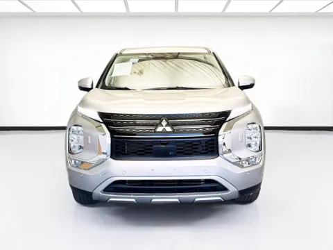 Photos of 2024 Mitsubishi Outlander SE for sale in Montclair, CA at STG Montclair