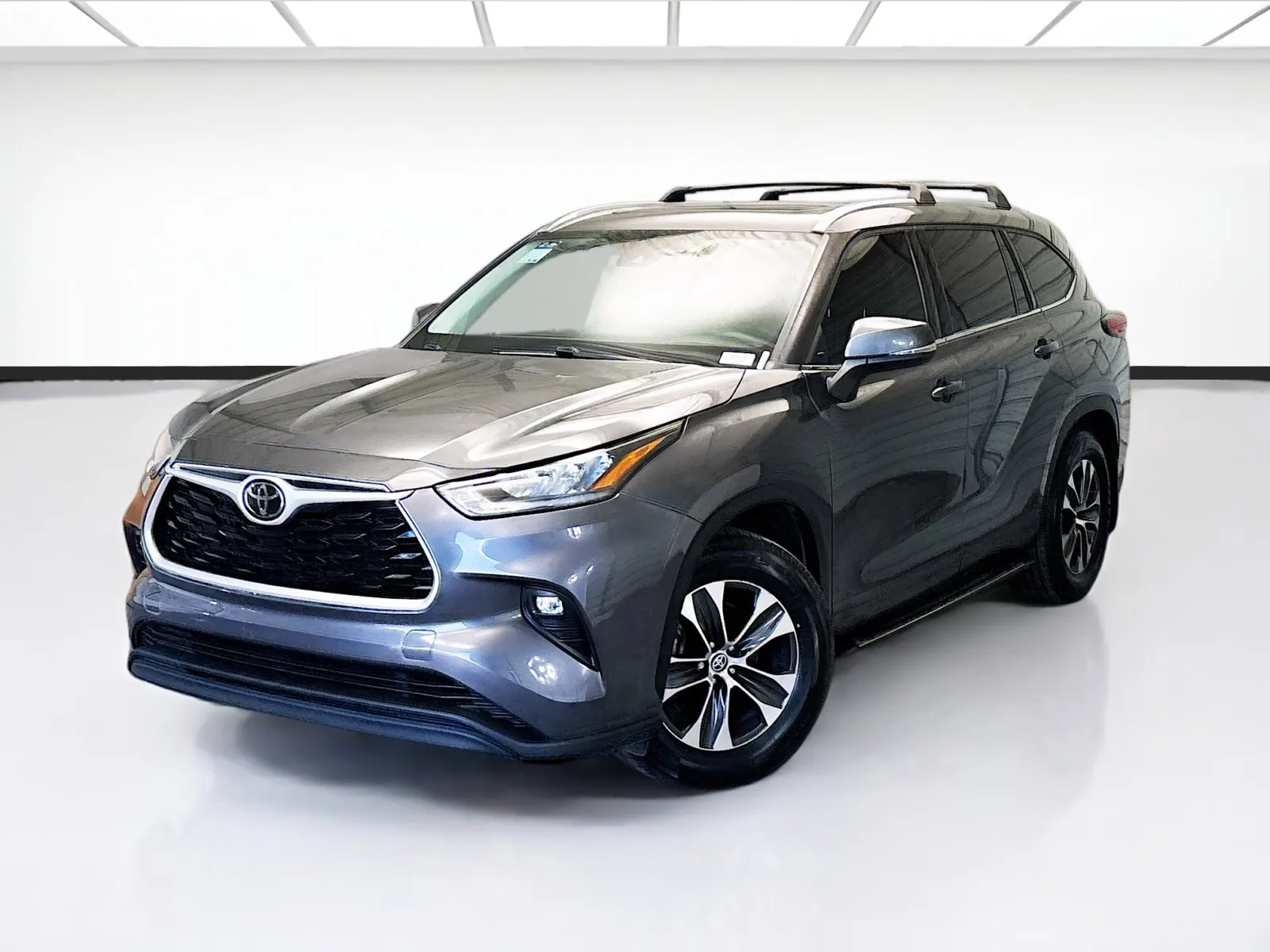 Gray 2020 Toyota Highlander XLE for sale in Montclair, CA
