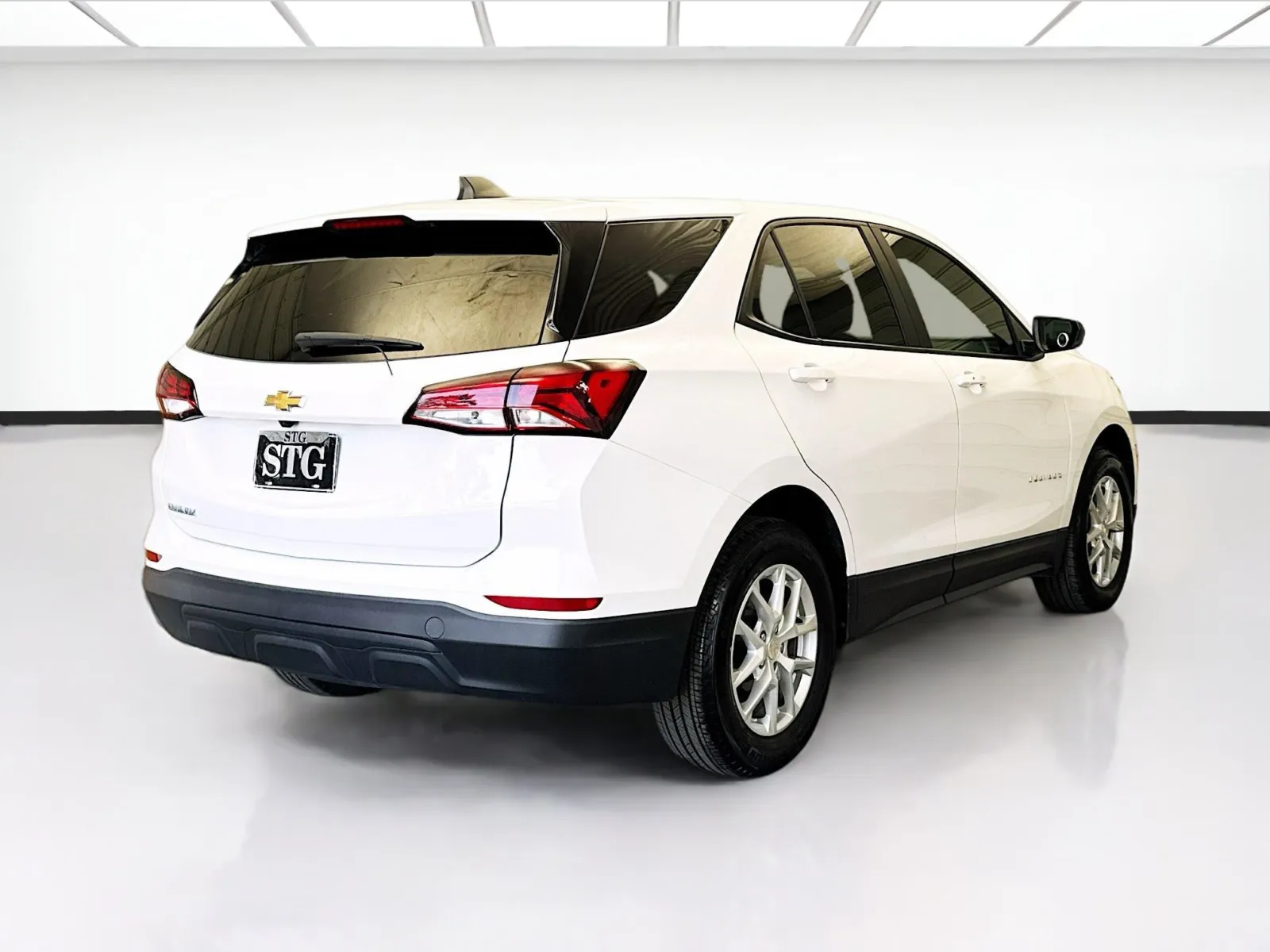 2023 Chevrolet Equinox LS photo 2