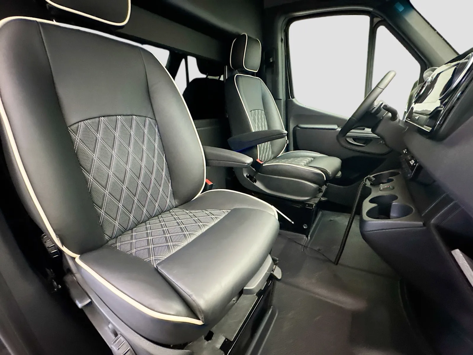 Mercedes-Benz Sprinter photo 15